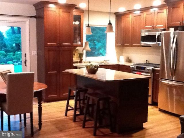 4217 UNIVERSITY DR, Fairfax, VA 22030