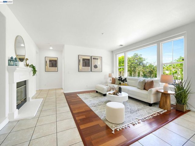 11 Meadows Ct, Fremont, CA 94539