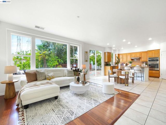 11 Meadows Ct, Fremont, CA 94539