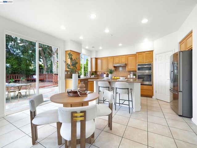 11 Meadows Ct, Fremont, CA 94539