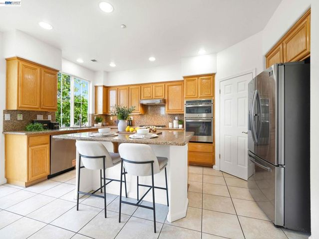 11 Meadows Ct, Fremont, CA 94539