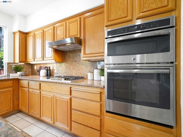 11 Meadows Ct, Fremont, CA 94539