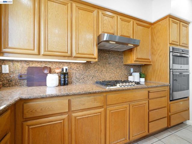 11 Meadows Ct, Fremont, CA 94539