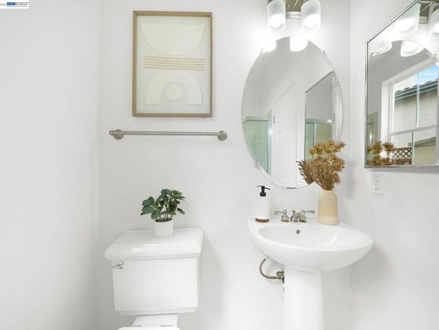 11 Meadows Ct, Fremont, CA 94539