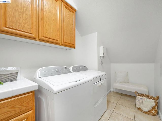 11 Meadows Ct, Fremont, CA 94539