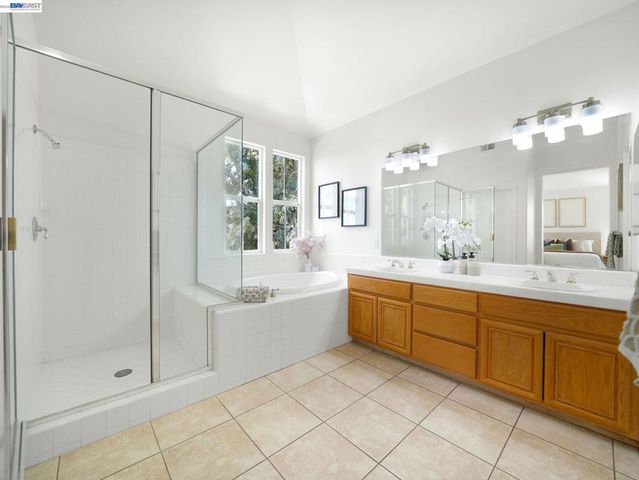 11 Meadows Ct, Fremont, CA 94539