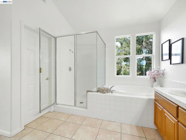 11 Meadows Ct, Fremont, CA 94539