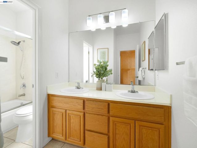 11 Meadows Ct, Fremont, CA 94539