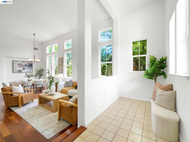 11 Meadows Ct, Fremont, CA 94539