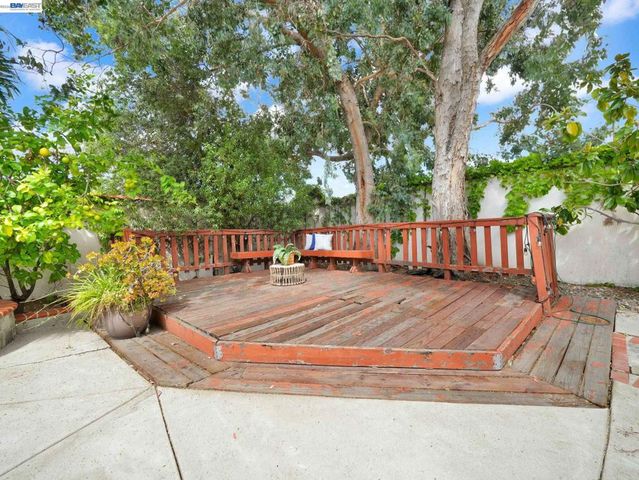 11 Meadows Ct, Fremont, CA 94539