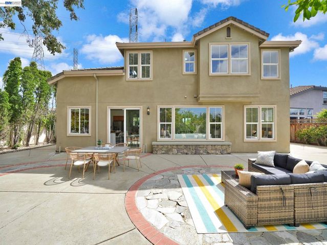 11 Meadows Ct, Fremont, CA 94539