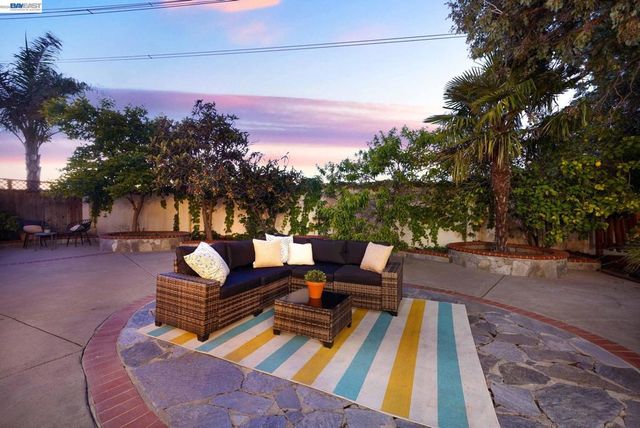 11 Meadows Ct, Fremont, CA 94539