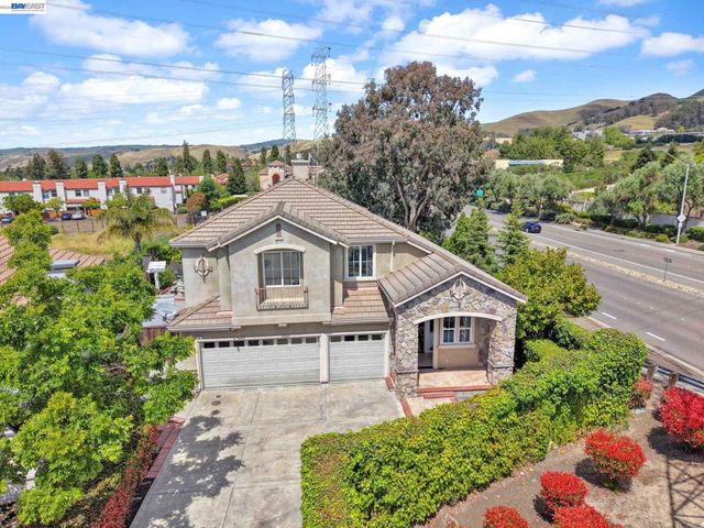 11 Meadows Ct, Fremont, CA 94539