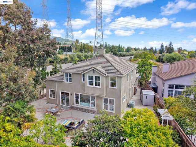 11 Meadows Ct, Fremont, CA 94539