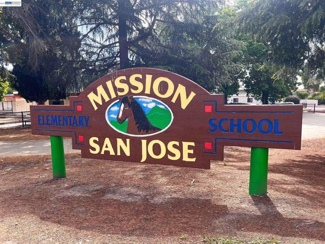 11 Meadows Ct, Fremont, CA 94539