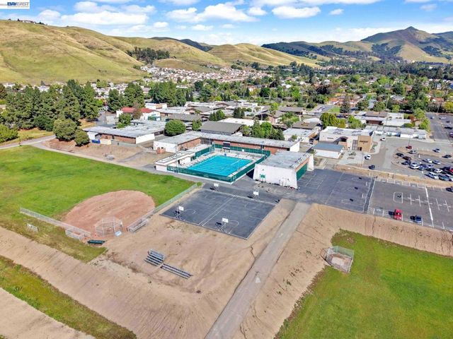 11 Meadows Ct, Fremont, CA 94539