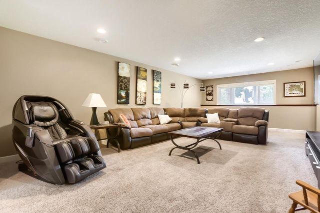10734 Kingsfield Lane, Woodbury, MN 55129