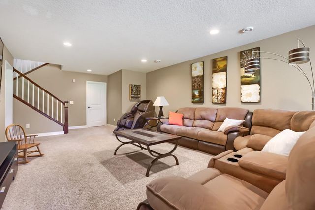 10734 Kingsfield Lane, Woodbury, MN 55129