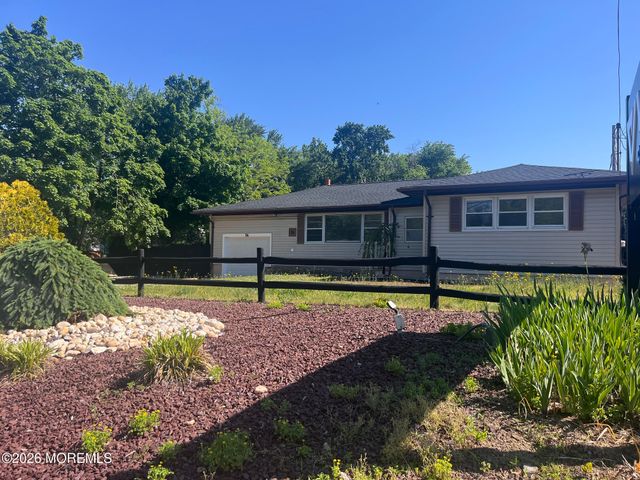 14 Wood Avenue A, Englishtown, NJ 07726