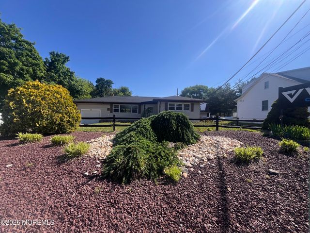 14 Wood Avenue A, Englishtown, NJ 07726