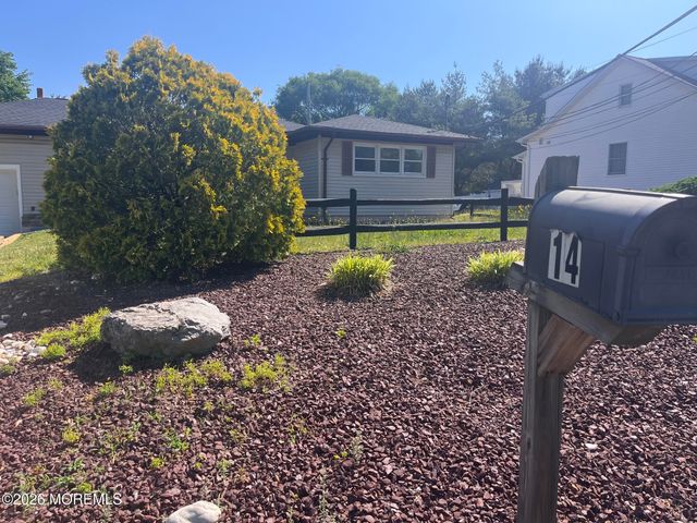 14 Wood Avenue A, Englishtown, NJ 07726