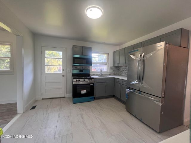 14 Wood Avenue A, Englishtown, NJ 07726