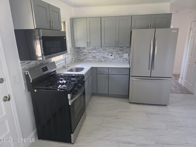 14 Wood Avenue A, Englishtown, NJ 07726