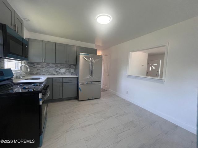 14 Wood Avenue A, Englishtown, NJ 07726