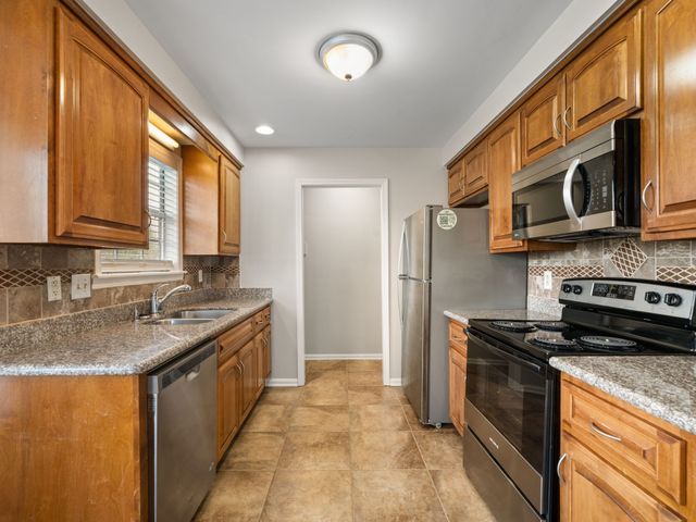 239 Moncrest Dr, Clarksville, TN 37042