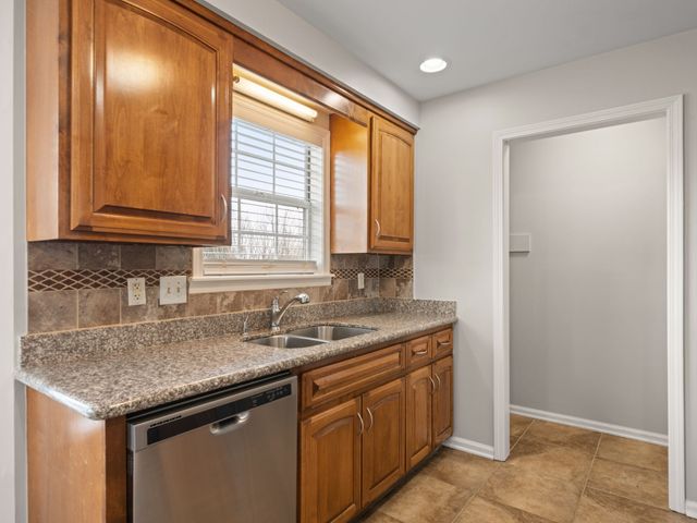 239 Moncrest Dr, Clarksville, TN 37042