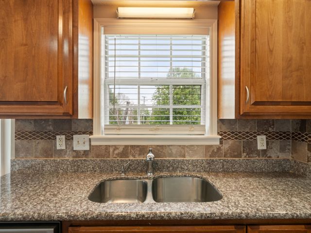 239 Moncrest Dr, Clarksville, TN 37042