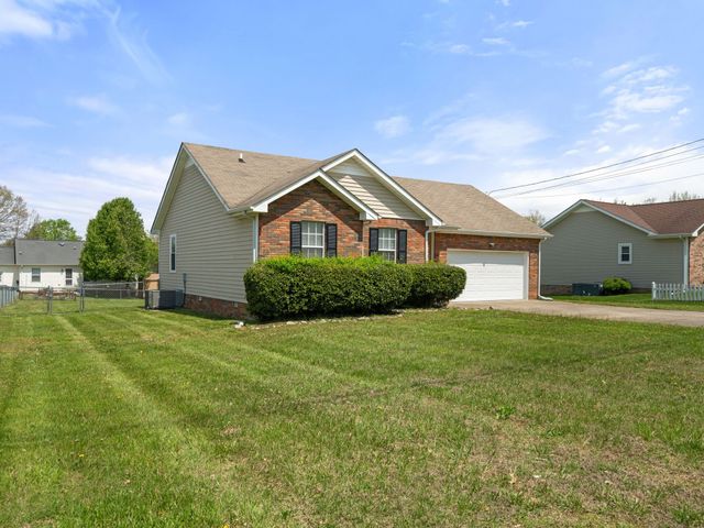 239 Moncrest Dr, Clarksville, TN 37042