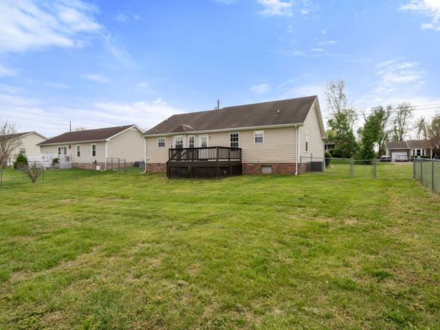239 Moncrest Dr, Clarksville, TN 37042