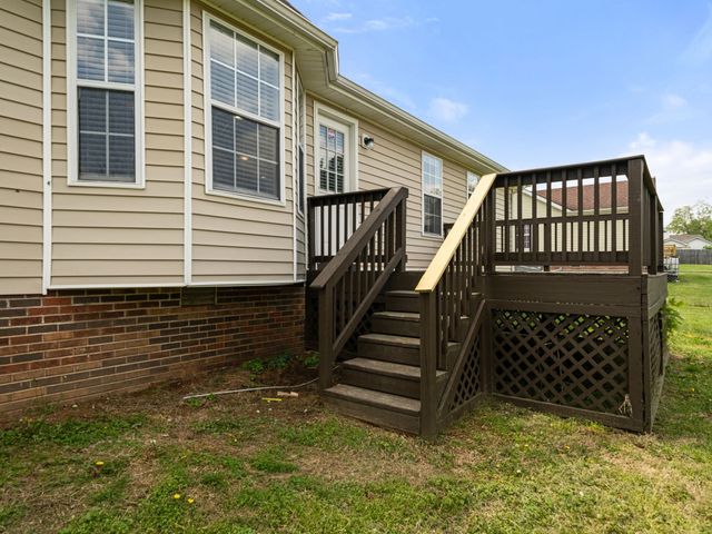 239 Moncrest Dr, Clarksville, TN 37042
