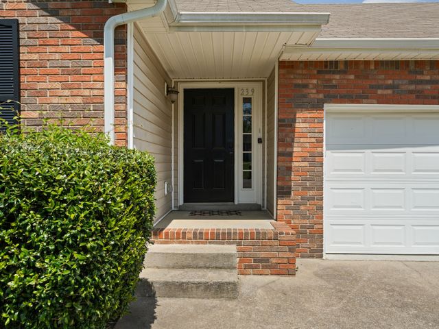 239 Moncrest Dr, Clarksville, TN 37042