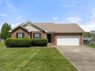 239 Moncrest Dr, Clarksville, TN 37042