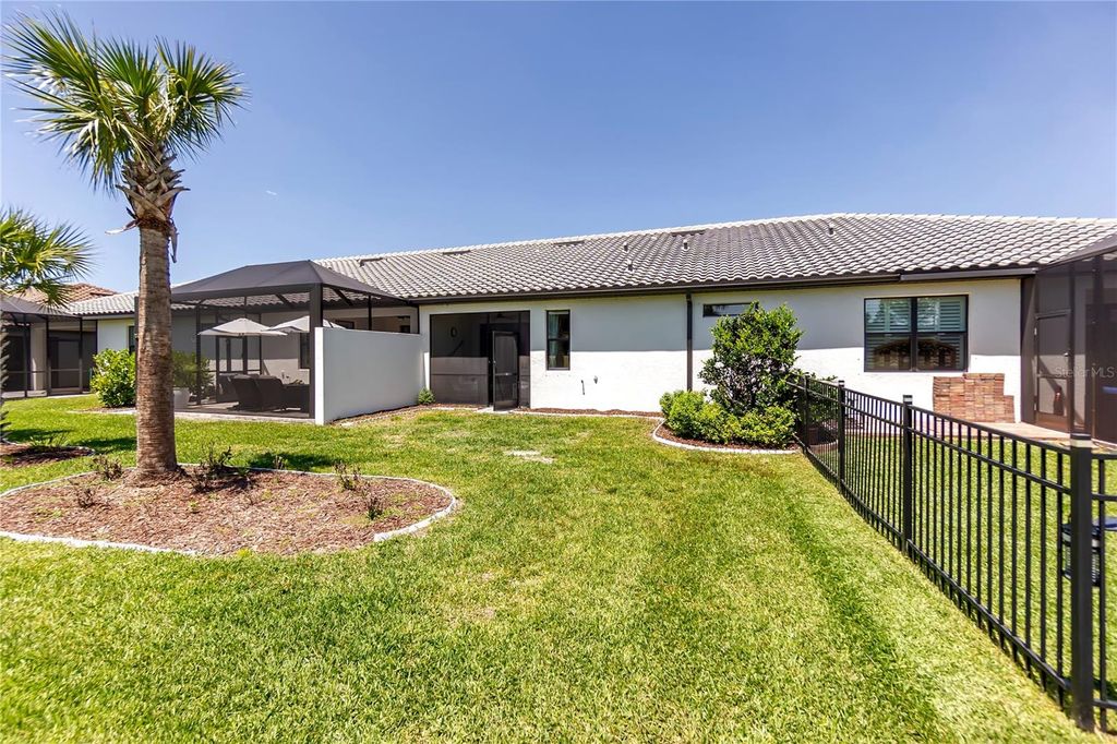 Image 19 of property listing at 7660 SUMMERLAND COVE, Bradenton, FL 34202