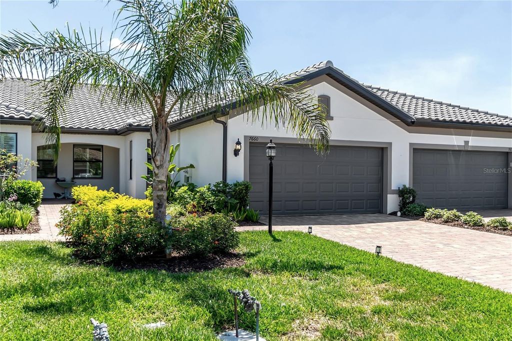 Image 3 of property listing at 7660 SUMMERLAND COVE, Bradenton, FL 34202
