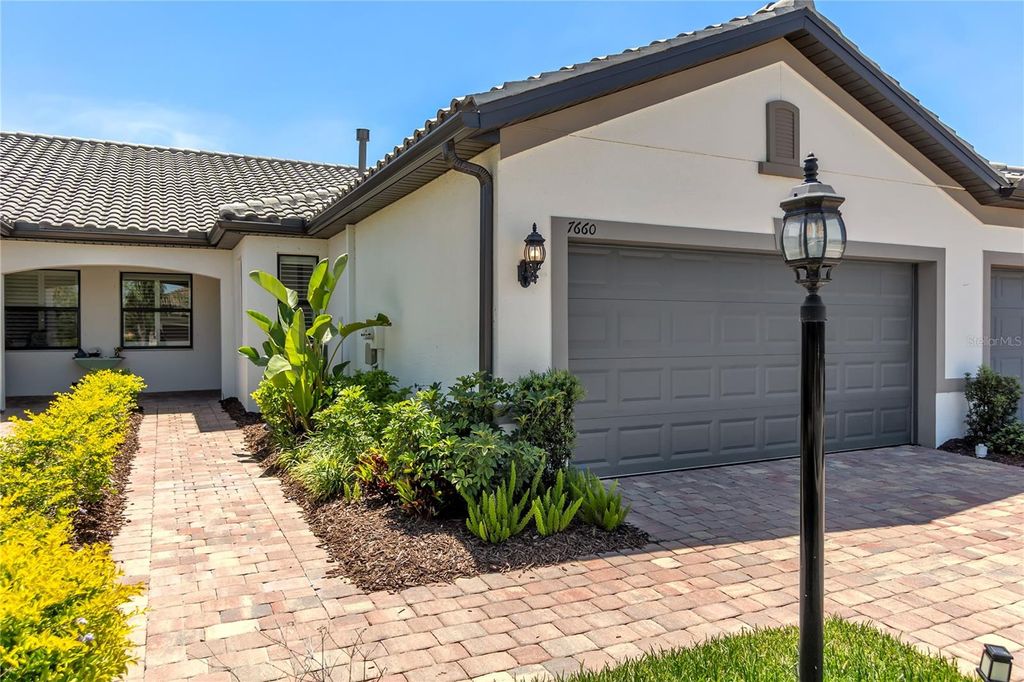 Image 4 of property listing at 7660 SUMMERLAND COVE, Bradenton, FL 34202