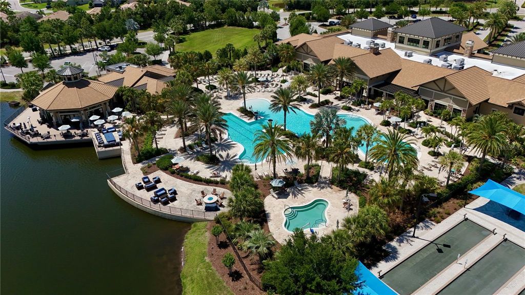 Image 37 of property listing at 7660 SUMMERLAND COVE, Bradenton, FL 34202