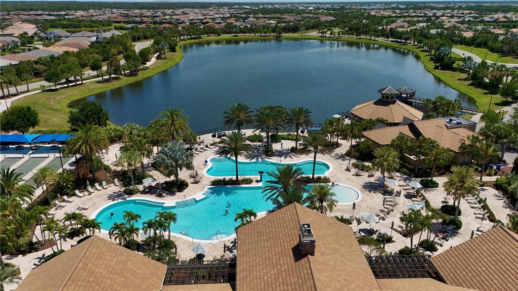 Image 38 of property listing at 7660 SUMMERLAND COVE, Bradenton, FL 34202