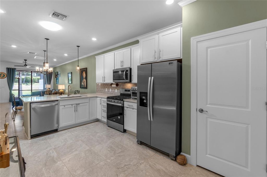 Image 10 of property listing at 7660 SUMMERLAND COVE, Bradenton, FL 34202