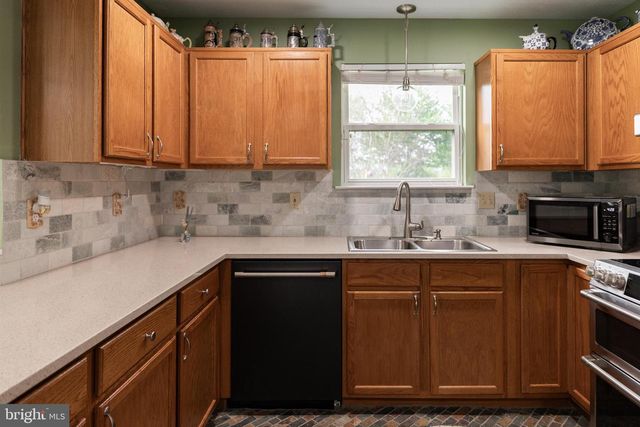 200 CRESTWOOD LN, Winchester, VA 22602