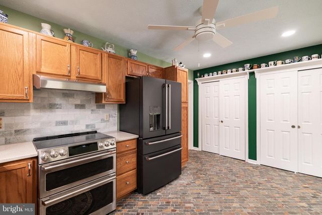 200 CRESTWOOD LN, Winchester, VA 22602