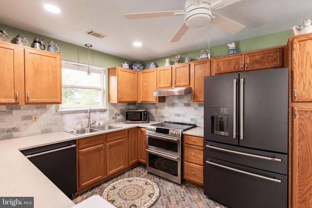 200 CRESTWOOD LN, Winchester, VA 22602