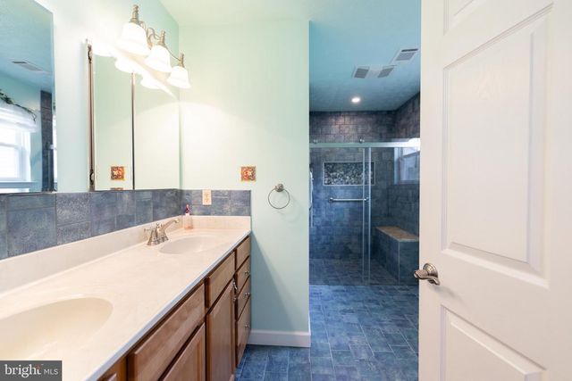 200 CRESTWOOD LN, Winchester, VA 22602