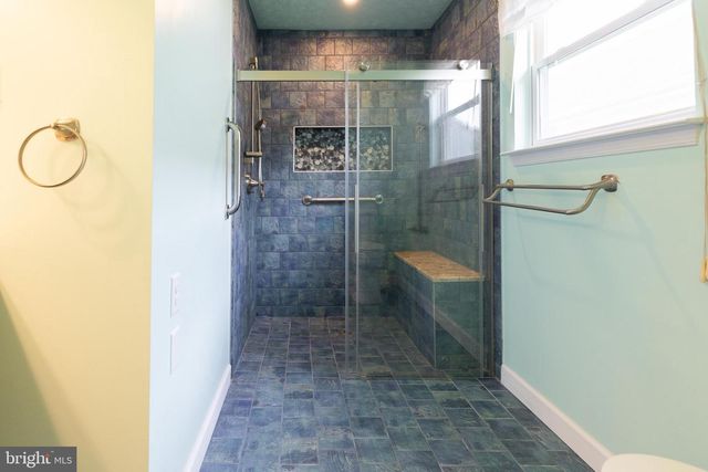 200 CRESTWOOD LN, Winchester, VA 22602