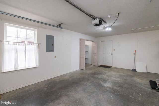 200 CRESTWOOD LN, Winchester, VA 22602