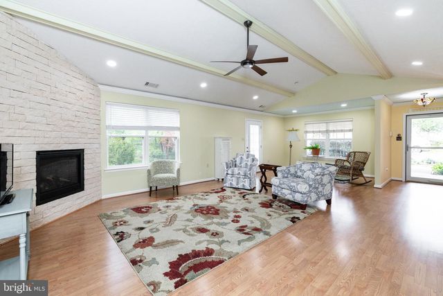 200 CRESTWOOD LN, Winchester, VA 22602