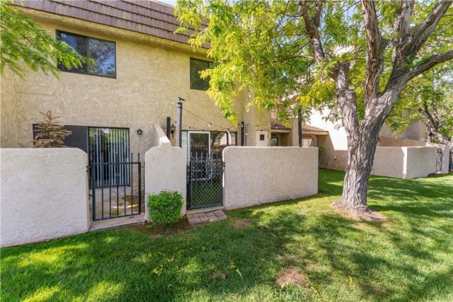422 W Avenue J5 32, Lancaster, CA 93534